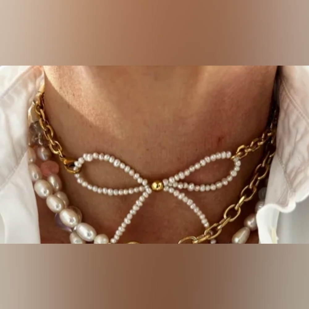COQUETTE Elegant Pearl and Gold Bow Necklace
